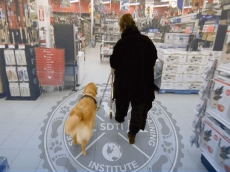 walking-in-store_t3